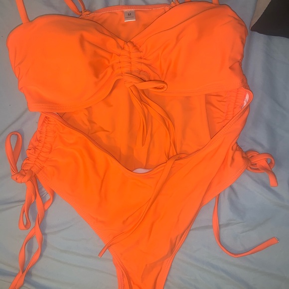 One piece bathing suit - Picture 2 of 5